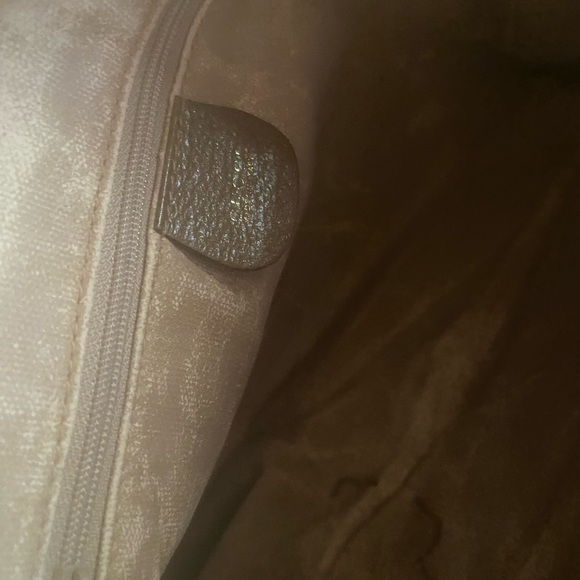 Gucci!🔥🔥 - Picture 3 of 5